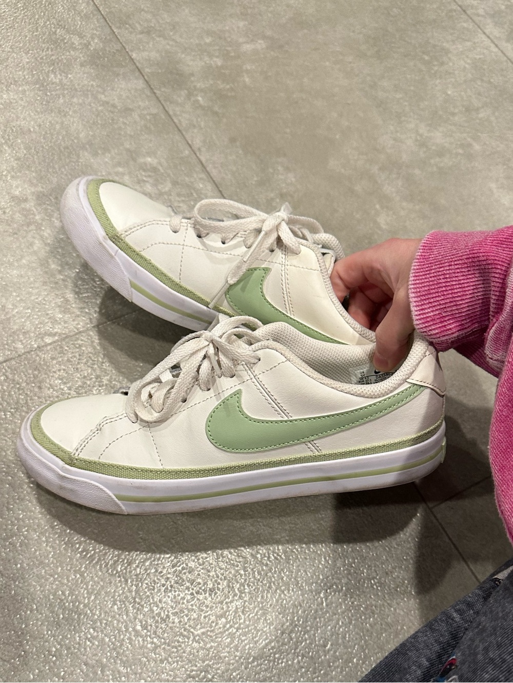 Nike boys Casual Low-Top Sneakers in Light Green